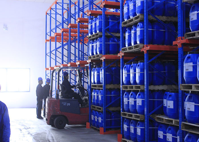 Dispositivo a doppio ingresso nelle scaffalature industriali per il deposito di pallet ad alta densità