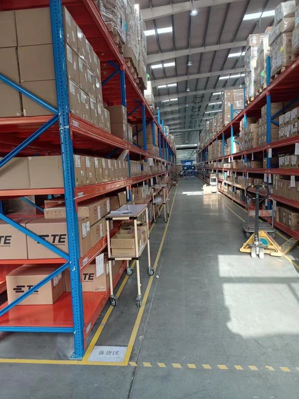 Protezione dalla corrosione Finish Industrial Metal Storage Racks per soluzioni di stoccaggio versatili