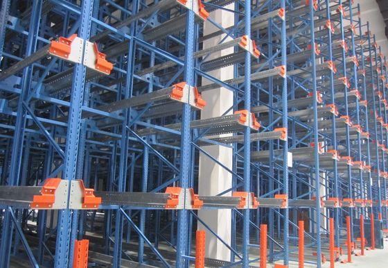Sistema di stoccaggio per navette industriali su misura con trave in acciaio ad alta densità / rivetto in acciaio