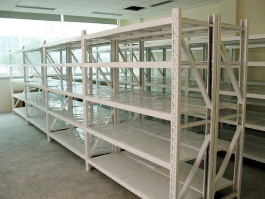 Sistema di scaffalatura per magazzini industriali a media capacità rivestito con polvere