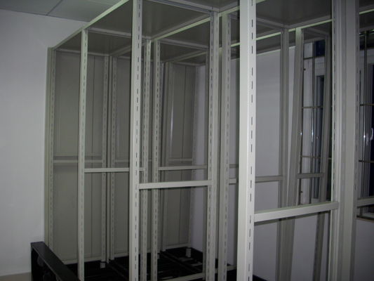 Sistema di scaffalature in acciaio compatto