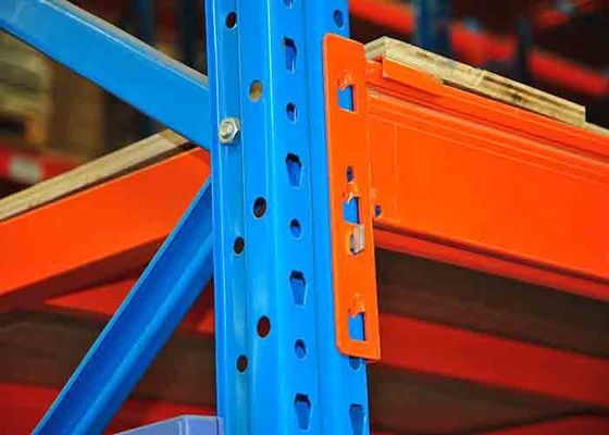 Q235B Reggi di stoccaggio pesanti per magazzini in acciaio con cartone compensato