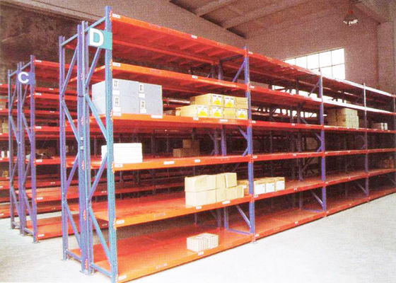 Sistema di scaffalatura per magazzini industriali a media capacità rivestito con polvere