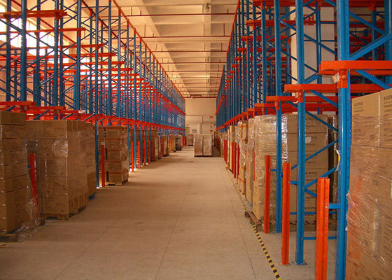 Centro logistico Sistema di trazione in acciaio industriale per i pallet per magazzini