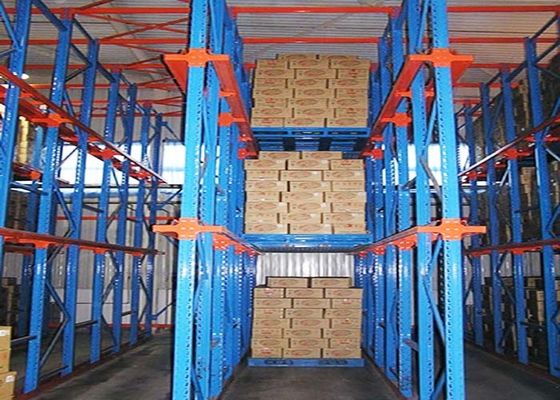 Centro logistico Sistema di trazione in acciaio industriale per i pallet per magazzini