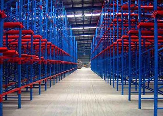 Sistemi di scaffalatura a più livelli per magazzini durevoli Massimo 4000 kg/levatura