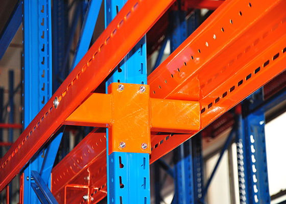 Azionamento in acciaio nel sistema di scaffalature per pallet pesanti