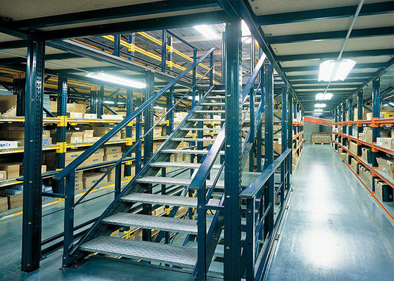 Sistemi di stoccaggio di mezzanine in acciaio industriale a più livelli a scaffale