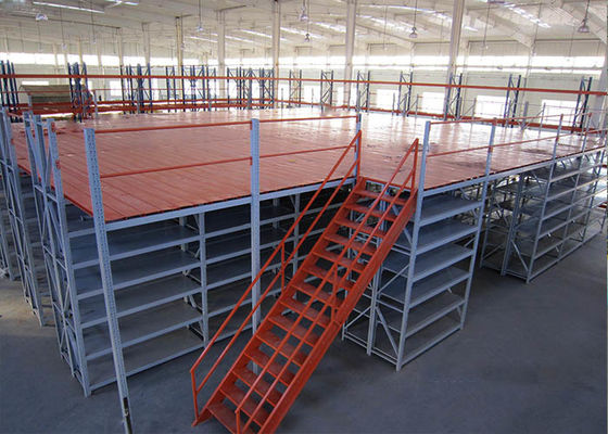 Mezzanine in acciaio a più livelli, piattaforme di stoccaggio a scaffale