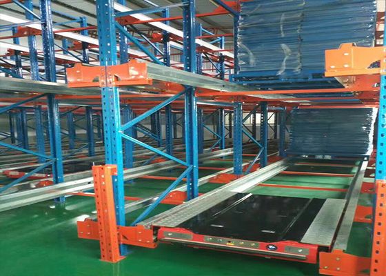 Sistema di trasporto di pallet per la logistica