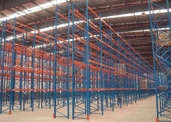 Sistema di scaffalature per il deposito di pallet metallici industriali