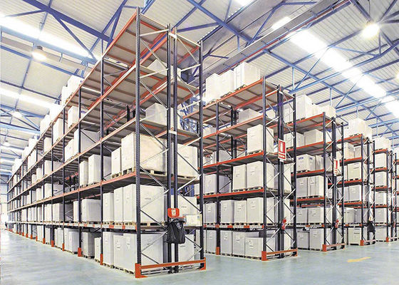 Sistema di scaffalature per il deposito di pallet metallici industriali