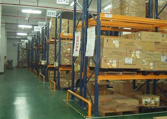 Sistema di scaffalature per il deposito di pallet metallici industriali