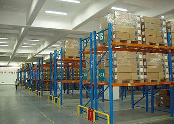 Sistema di scaffalature per il deposito di pallet metallici industriali