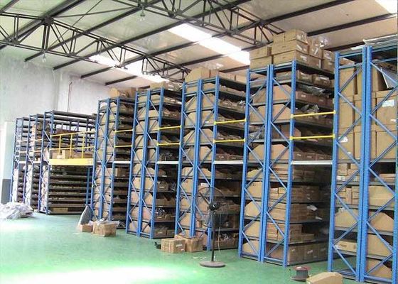 Rack supportati Mezzanine Industrial Steel Storage Racks laminati a freddo con cornici di scaffalatura