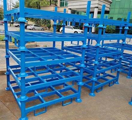 Scaffalature per magazzini industriali di metallo a flusso blu