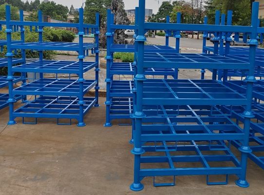 Scaffalature per magazzini industriali di metallo a flusso blu