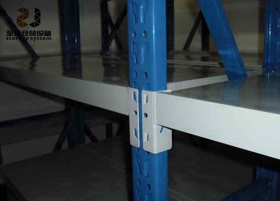 Montaggio / saldatura di scaffalature per pallet pesanti con rivestimento elettrico