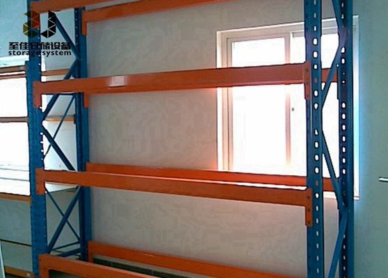 Montaggio / saldatura di scaffalature per pallet pesanti con rivestimento elettrico
