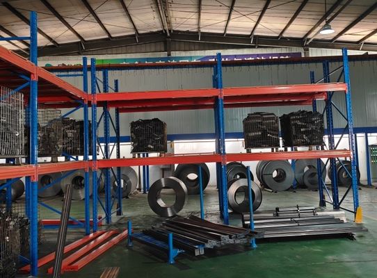 Rack di stoccaggio per pallet per magazzini di acciaio