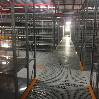 Piani industriali in acciaio Mezzanine Piani da pavimento carico 300-1000 kg per metro quadrato per opzioni di stoccaggio versatili