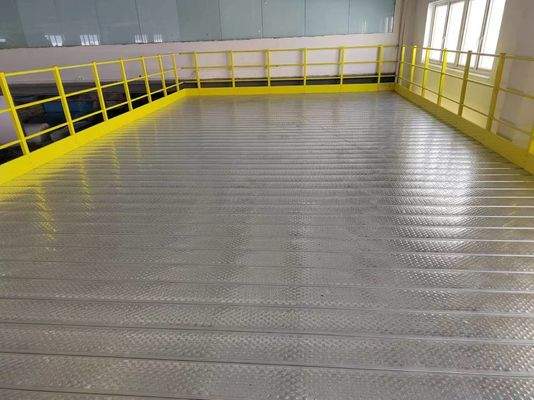 Idee per pavimenti industriali a mezzanine modulari massimizzano spazio e produttività