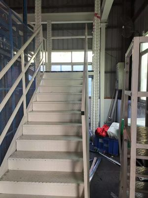 Idee per pavimenti industriali a mezzanine modulari massimizzano spazio e produttività